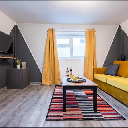 Stunning One Bedroom Apartments Near Shops & Central Cardiff Exterior foto