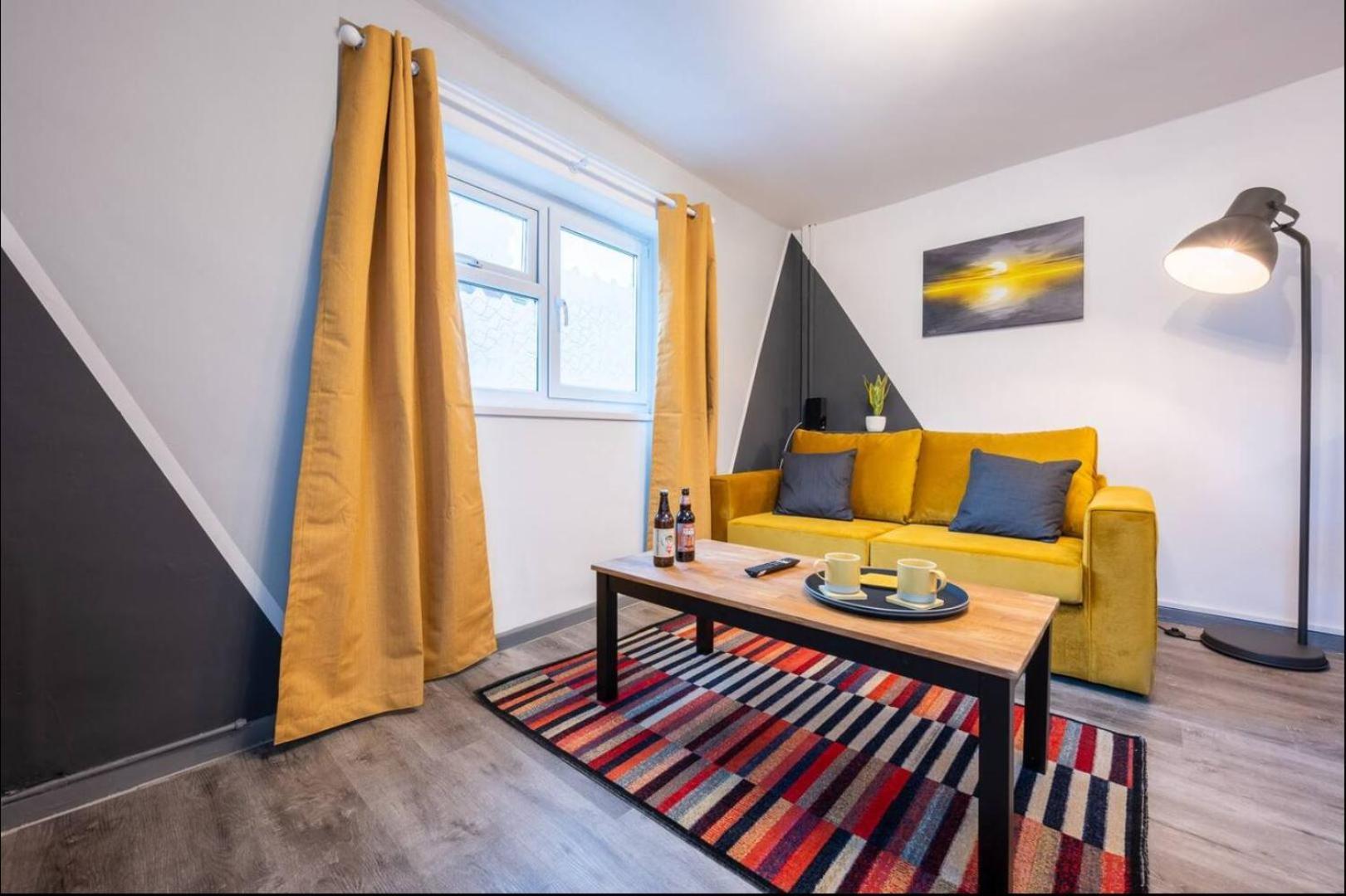 Stunning One Bedroom Apartments Near Shops & Central Cardiff Exterior foto