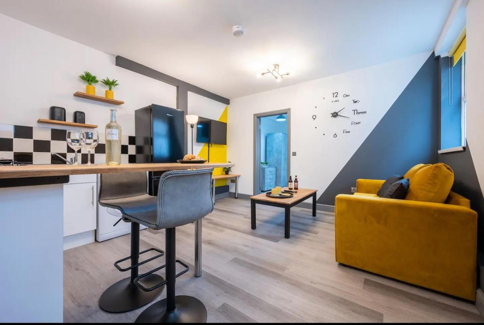 Stunning One Bedroom Apartments Near Shops & Central Cardiff Exterior foto