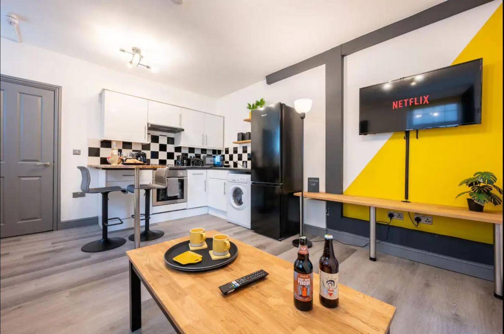 Stunning One Bedroom Apartments Near Shops & Central Cardiff Exterior foto